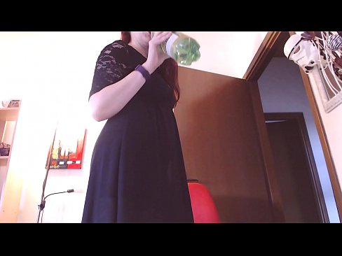 ❤️ Një skllav i nënshtruar që i pëlqejnë brekët e pista dhe të shijshme detyrohet të masturbojë pasi shikon këtë video! ❤️❌ Porno fb tek ne ❌