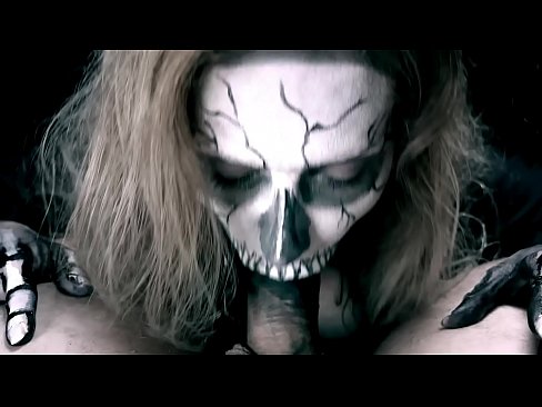 ❤️ Vajzë demonike që thith karin me gojën e saj të zezë dhe gëlltit sperma. ❤️❌ Porno fb tek ne ❌